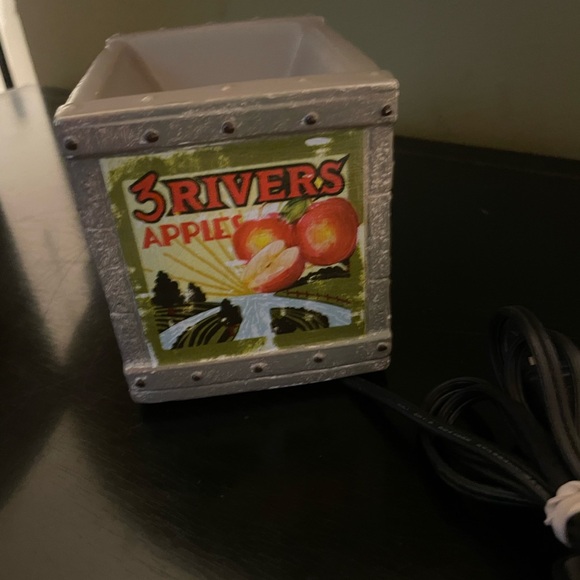 Scentsy 3 Rivers Apple/Peach Fruit Crate Element Warmer - Picture 1 of 4